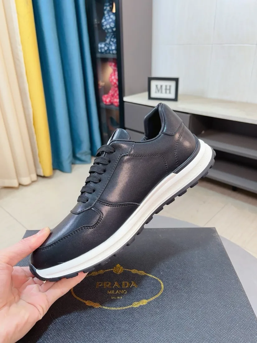 Men's shoes 💰420🌹🌹High-quality new Prada counters are launched simultaneously. The new men's shoes and 😘fabrics are selected from imported mesh and glue-spraying technology. Imported cowhide lining. 👍🏿High-end☄️Open-molded non-slip rubber outsole, exquisite lines, simple and elegant, comfortable and high-end for leisure travel. Code number: 38 to 44
